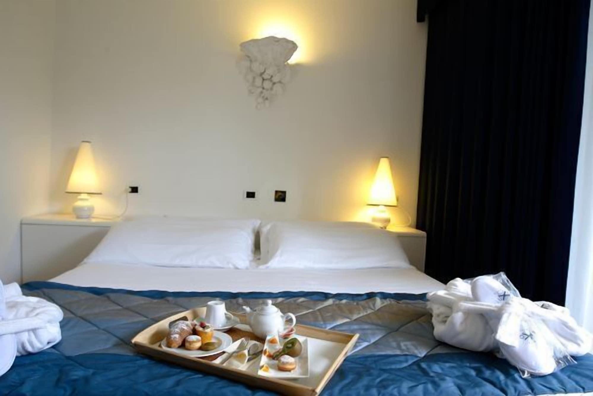 Hotel Luxor ريميني المظهر الخارجي الصورة